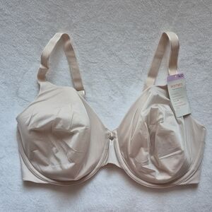 Warner's Women's 42D Underwire Bra.